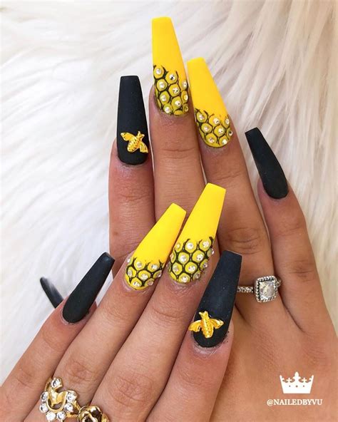 Queen bee nails - We’re diving headfirst into a honeypot of 100 bee-autiful nail ideas that will help you express your love for these little pollinators. Whether you’re an expert nail technician hunting for the next trend or a DIY beginner yearning to explore a new theme, or maybe just a bee lover eager to wear your heart on your nails, we have a buzz-worthy ...